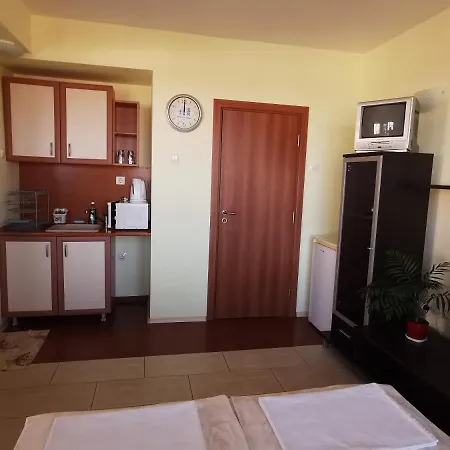 Iztok Guest house *
