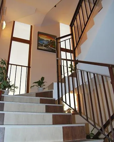 Guest house Iztok 3*